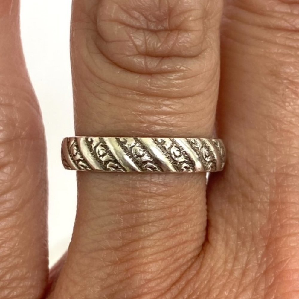 Sterling Silver 925 Textured Diagonal Pattern Band Wedding Ring Size 6.5